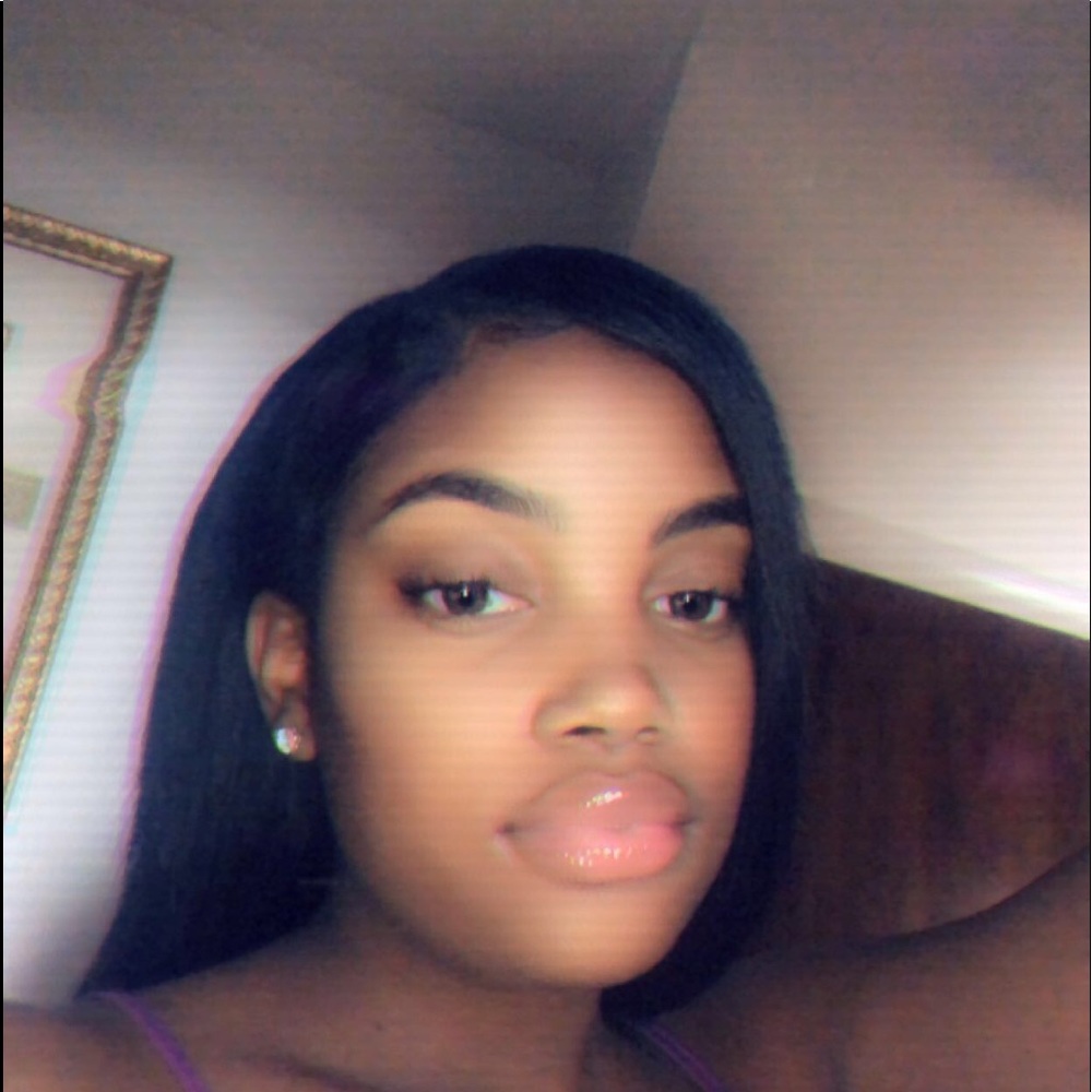 Meet your Posher, Kayla